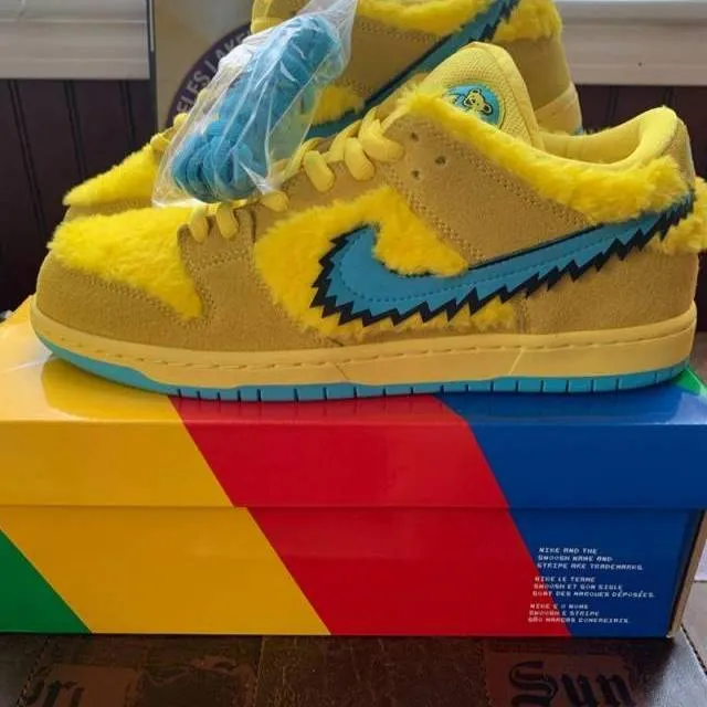 Grateful dead x nike sb dunk low yellow bear