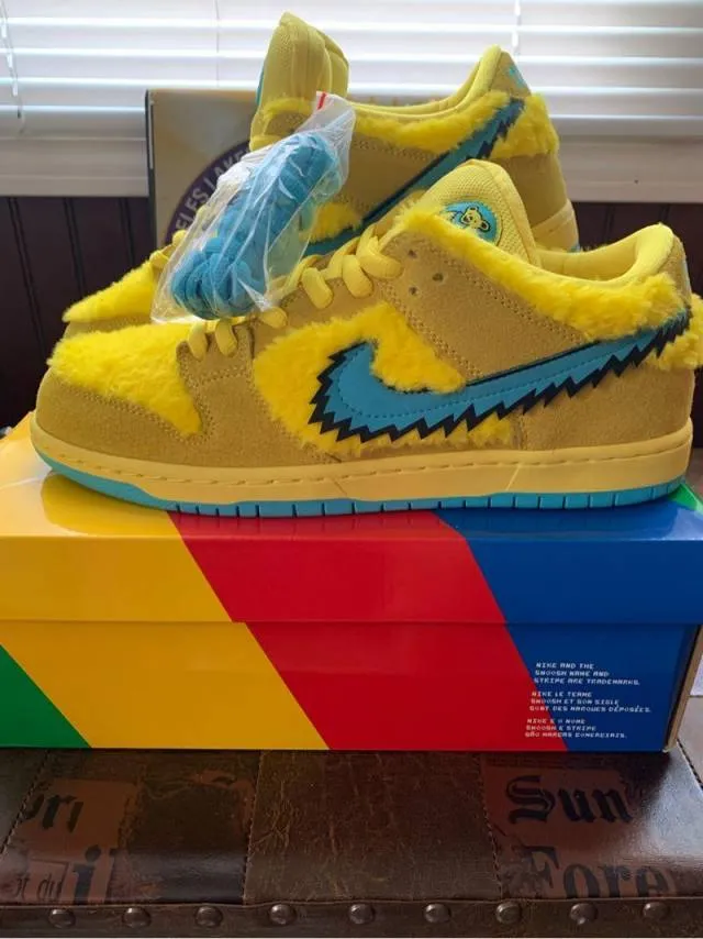 Grateful dead x nike sb dunk low yellow bear