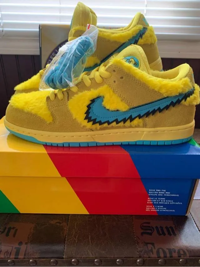 Grateful dead x nike sb dunk low yellow bear