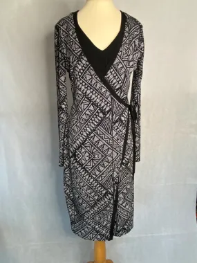 Marks & Spencer - M/10 - Black white pattern stretch wrap midi dress