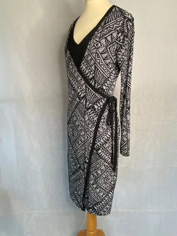 Marks & Spencer - M/10 - Black white pattern stretch wrap midi dress