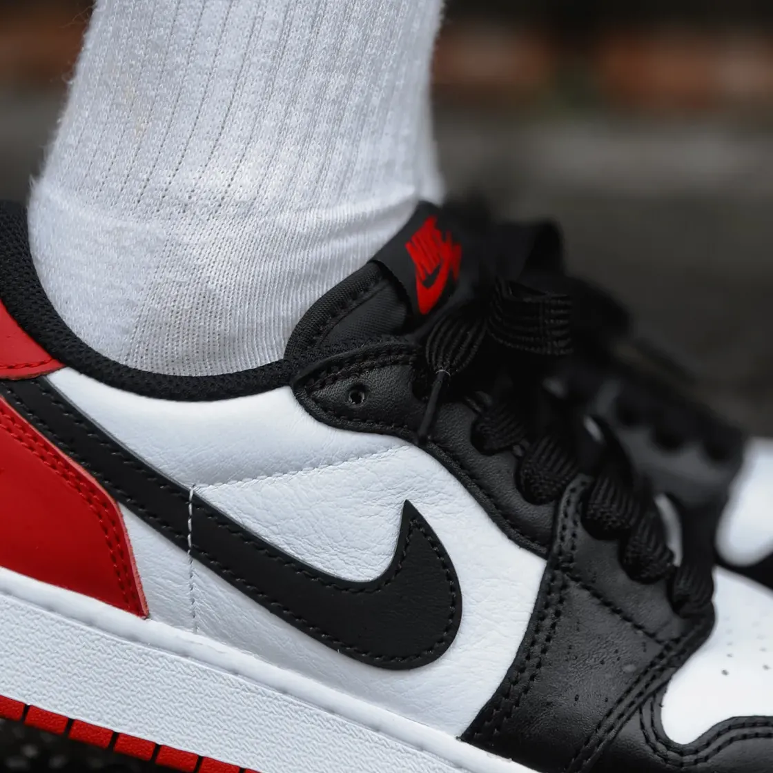 NIKE AIR JORDAN 1 LOW OG BLACK TOE (WOMEN'S) [CZ0858-106]