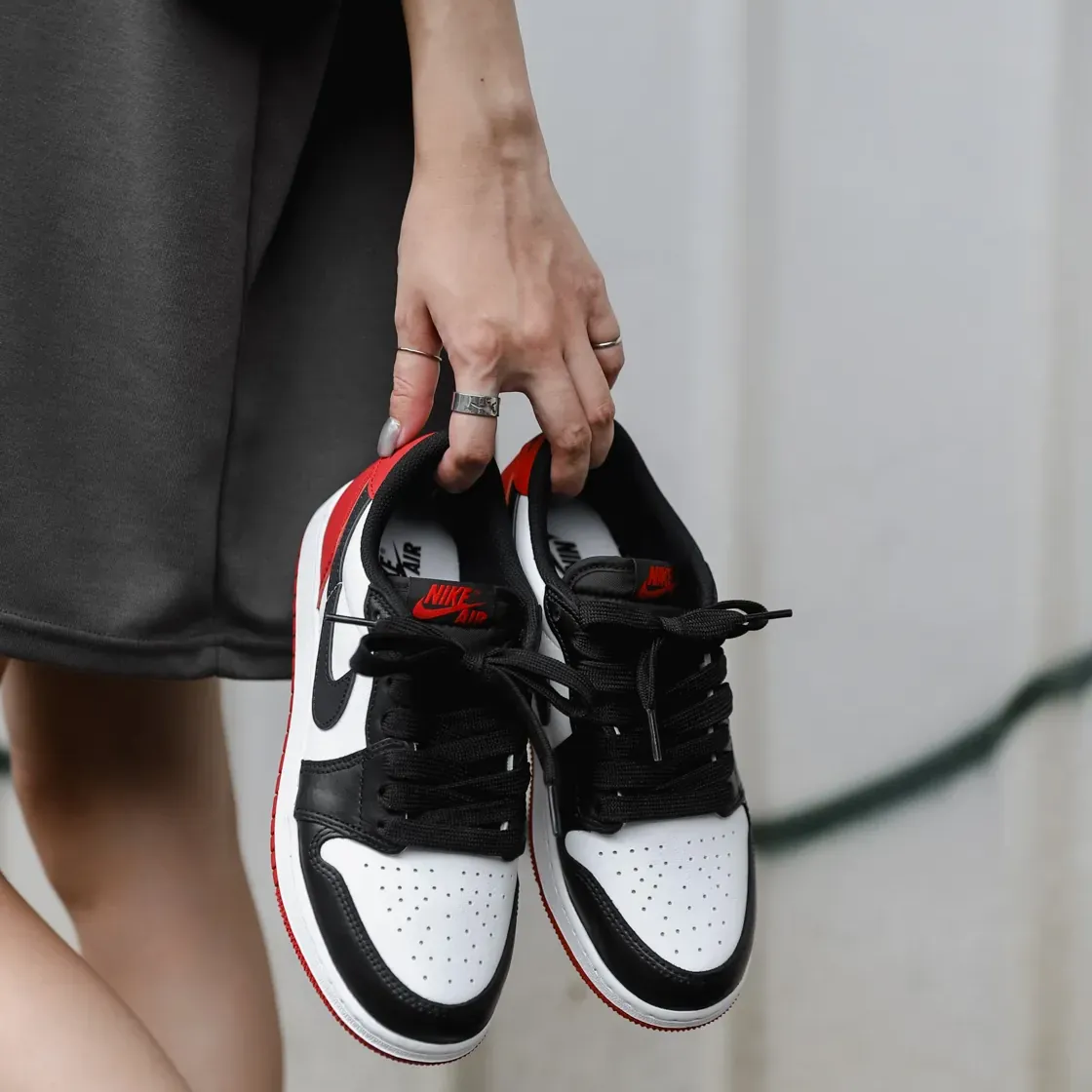 NIKE AIR JORDAN 1 LOW OG BLACK TOE (WOMEN'S) [CZ0858-106]