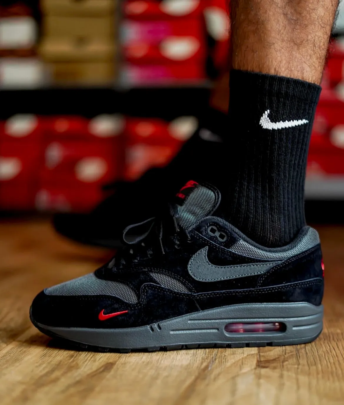 NIKE AIR MAX 1 BRED