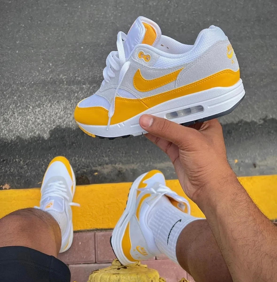 NIKE AIR MAX 1 YELLOW