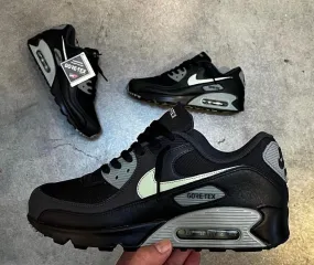 NIKE AIR MAX 90 RAIDERS